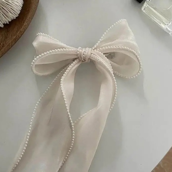 SALE💚 any 3 for $18 💚Elegant Faux Pearl Ribbon Bowknot Decorative Hair Clip - Picture 4 of 4